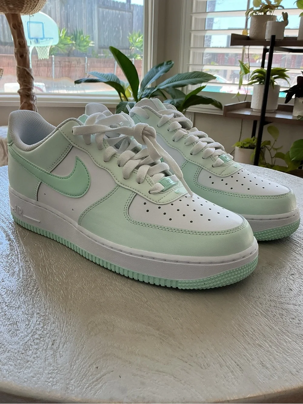 Nike Air Force 1 ‘07 White Barely Green Mint Low‎ Top Sneakers Men’s 10 Like New